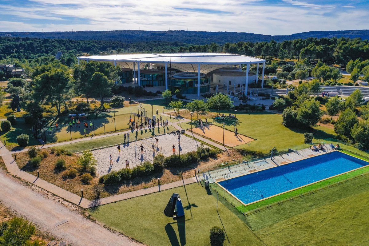 Vue aérienne du campus thecamp